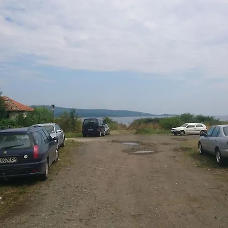 Treti Mart South Апартамент *
