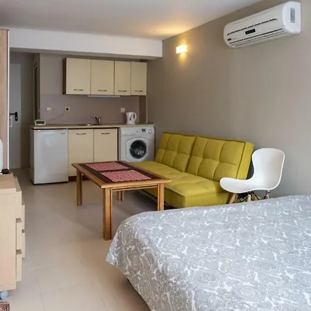 Treti Mart South Apartment Primorsko