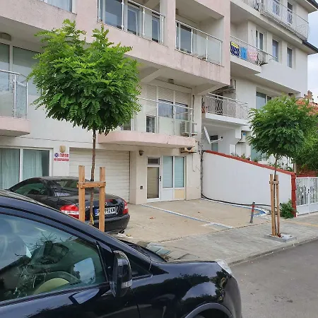 Апартамент Treti Mart South *