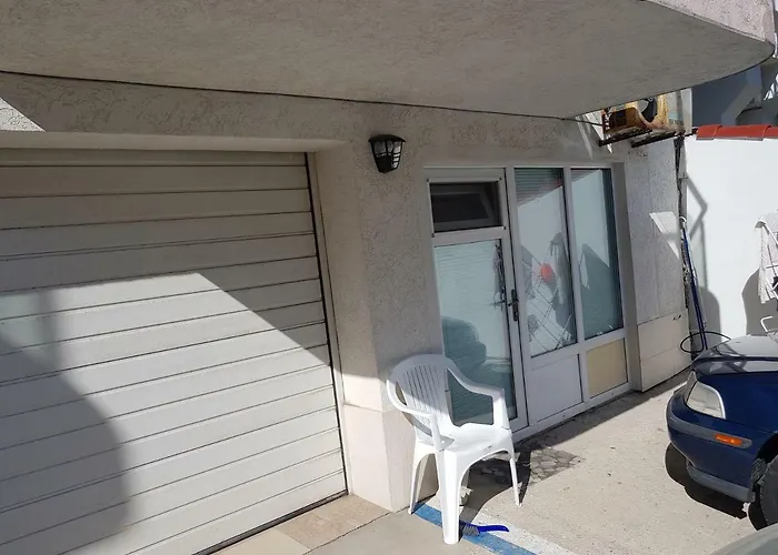 Апартамент Treti Mart South Приморско