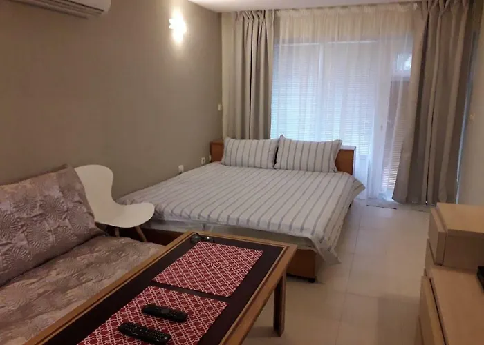 Апартамент Treti Mart South Приморско